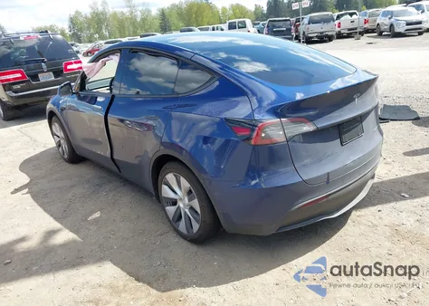 2024 Tesla Model Y Long Range Dual Motor All-Wheel Drive z USA, uszkodzony, nr VIN 7SAYGAEE0RF074822